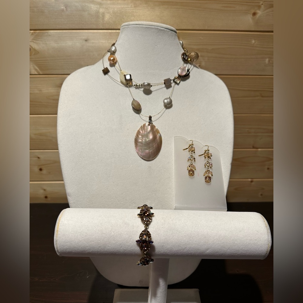 BNWT CHICO’S shell pendant multi layer necklace with free bracelet and earrings